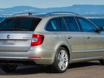 Πίσω τζάμι πόρτας δεξί Skoda Superb Station Wagon 2008-2015