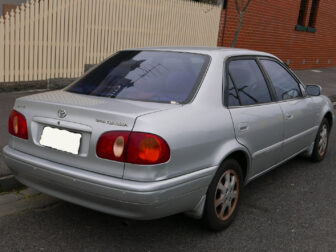 Πίσω τζάμι πόρτας αριστερό/δεξιό Toyota Corolla (E110) 4πορτο 1997-2001