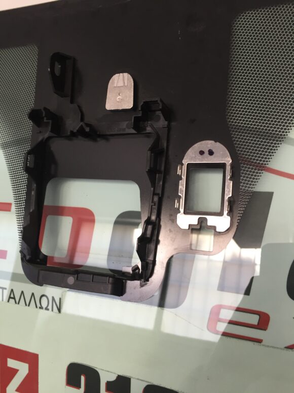 Παρμπρίζ μπροστινό Toyota Yaris 3/5πορτο 2012-2020 με αισθητήρα βροχής/φώτων και camera bracket