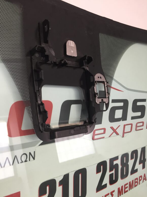 Παρμπρίζ μπροστινό Toyota Yaris 3/5πορτο 2012-2020 με αισθητήρα βροχής/φώτων και camera bracket